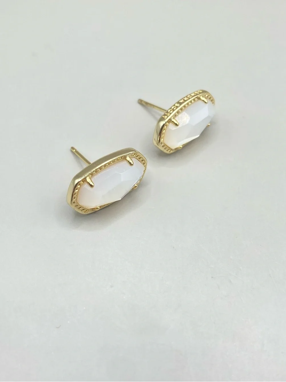 Kendra Scott Mother of Pearl Ellie Stud